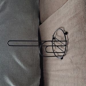 📦🚨DONATIONS SOON!! 📦🚨 Paper Towel Holder